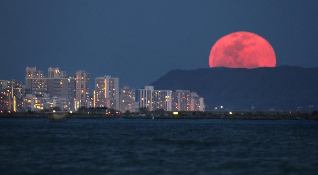 How the moon came to Hawaii: Interesting Story